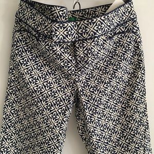 Lilly Pulitzer cropped palm beach fit pants. navy and white pattern size 2
